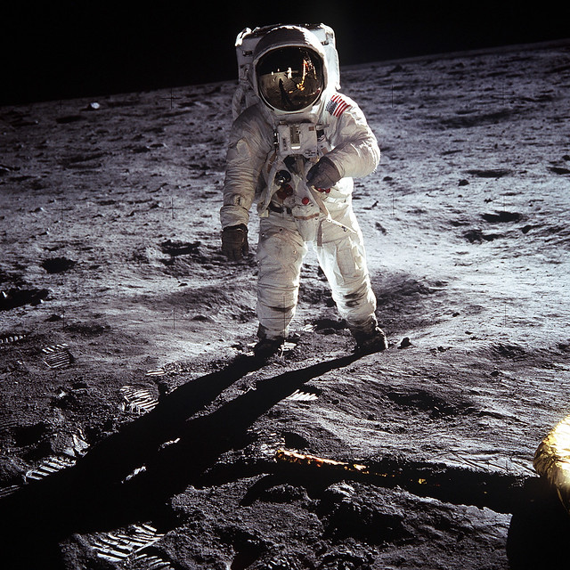 Buzz Aldrin en la Luna, con su Omega Speedmaster en la muñeca.