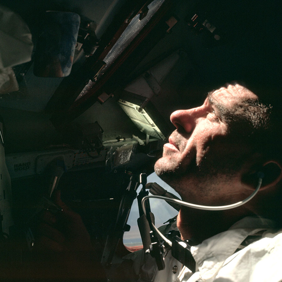 Walter Cunningham en el Apolo 7 (Foto: AS07-04-1584)